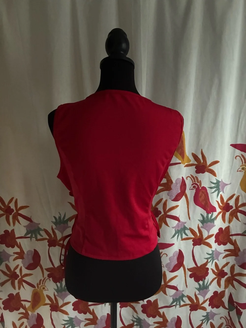 Sleeveless Lace-Up Button-Front Vest Top in Red XL - Picture 4 of 9